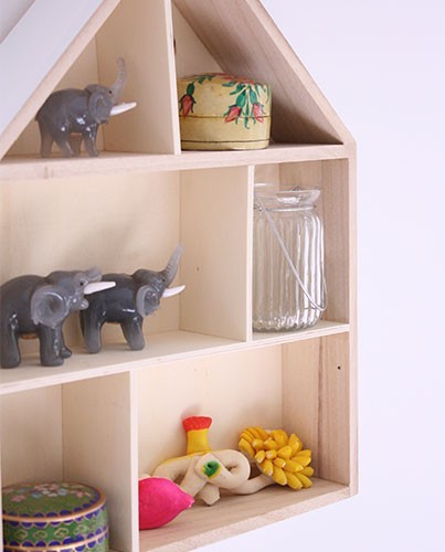 Casita de madera con estantes - Deco & Living