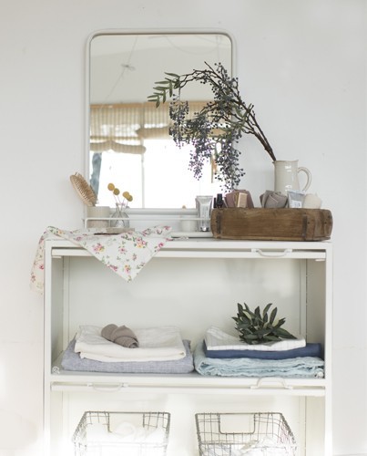 Espejo blanco con estante - Deco & Living